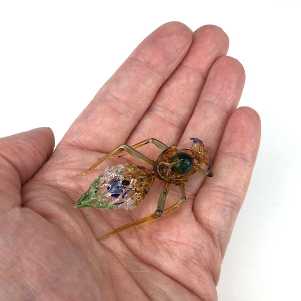 Glass Hopper Sculpture Ivan Bestari Minar Pradipta - Image 3